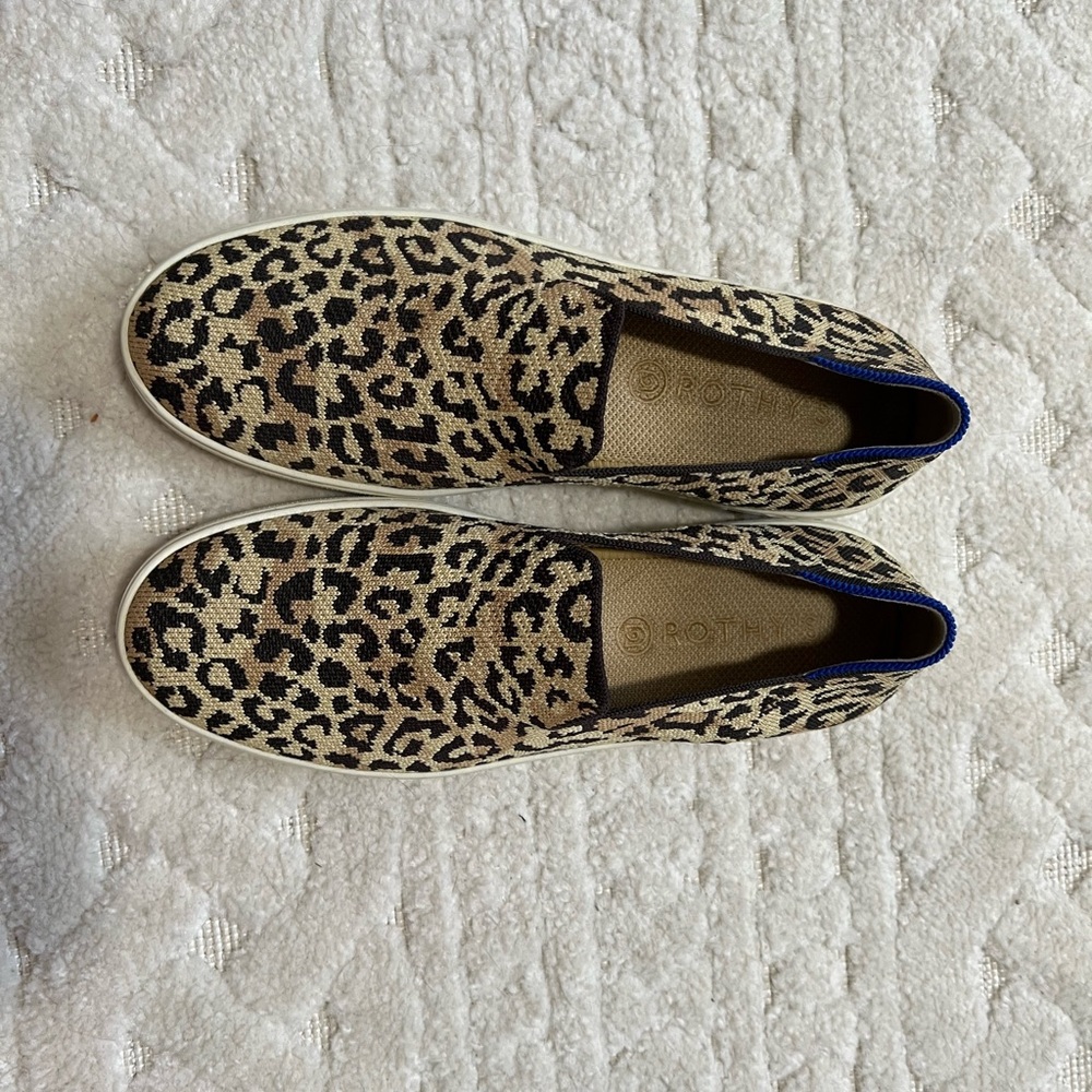 Big cat Rothy’s sneakers 9.5